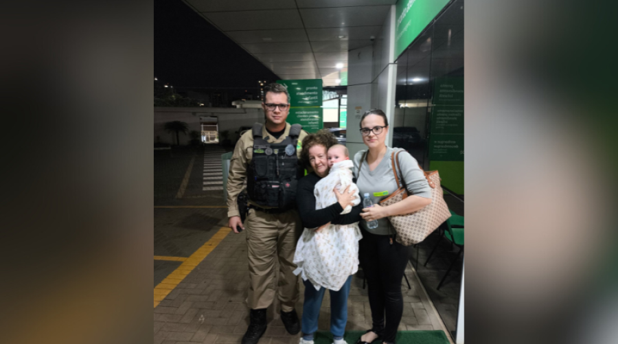 Policial de Mandaguari e colega salvam bebê asfixiado em Sarandi