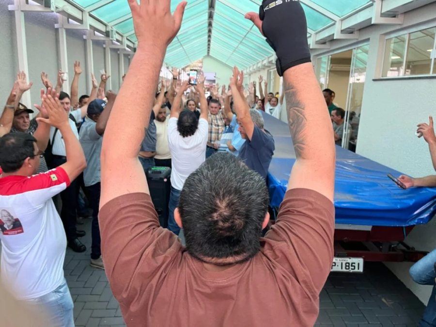 Motoristas encerram greve e ônibus voltam a circular em Maringá