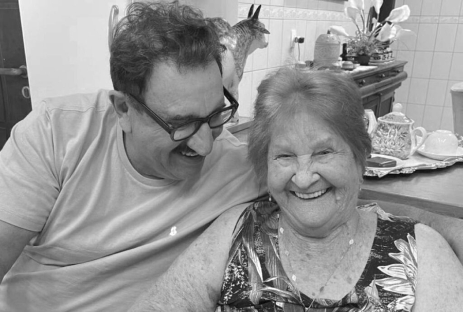 Falece Maria Talarico Massa, mãe do apresentador Ratinho