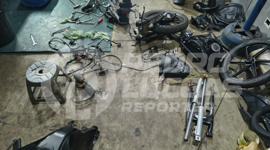 Motocicleta furtada em Mandaguari é recuperada em Arapongas; três homens são detidos e drogas apreendidas